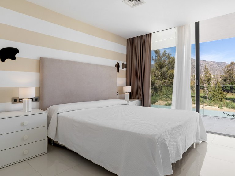 Villa for Sale in Nueva Andalucía, Malaga 19