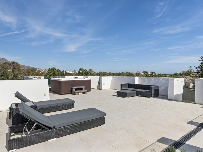 Villa for Sale in Nueva Andalucía, Malaga 25
