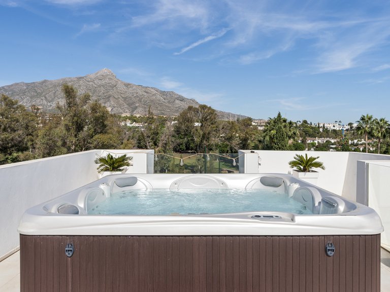 Villa for Sale in Nueva Andalucía, Malaga 26