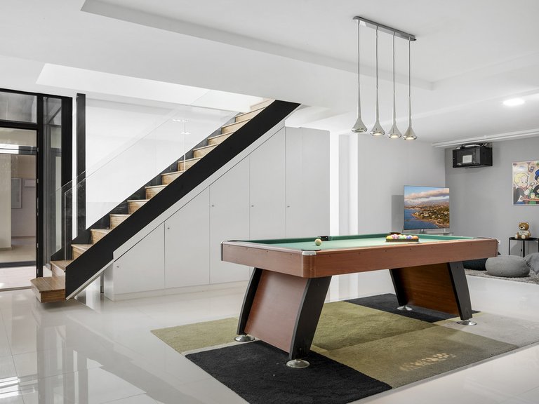 Villa for Sale in Nueva Andalucía, Malaga 28