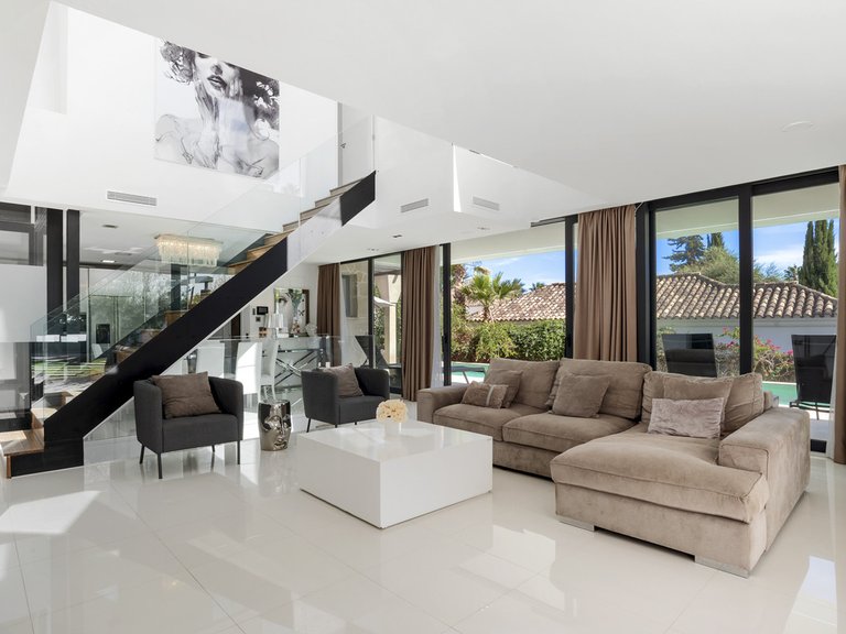 Villa for Sale in Nueva Andalucía, Malaga 3