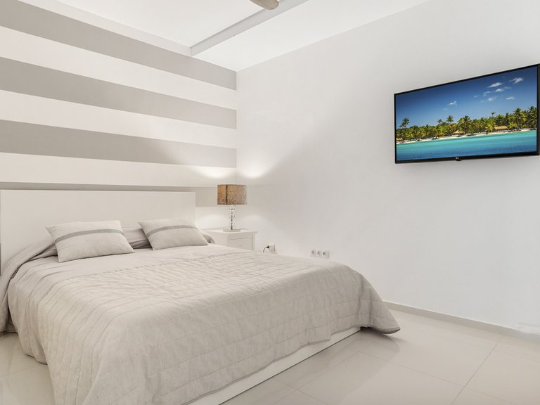 Villa for Sale in Nueva Andalucía, Malaga 30