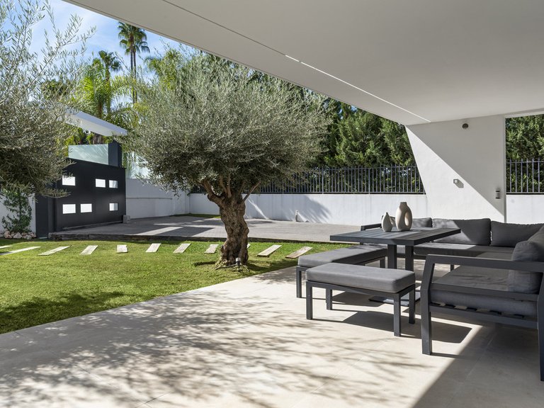 Villa for Sale in Nueva Andalucía, Malaga 38