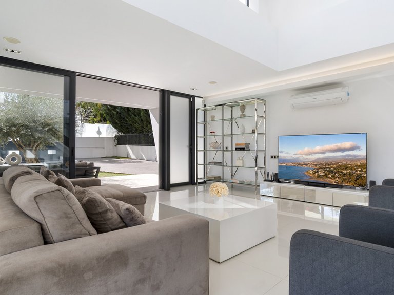Villa for Sale in Nueva Andalucía, Malaga 4