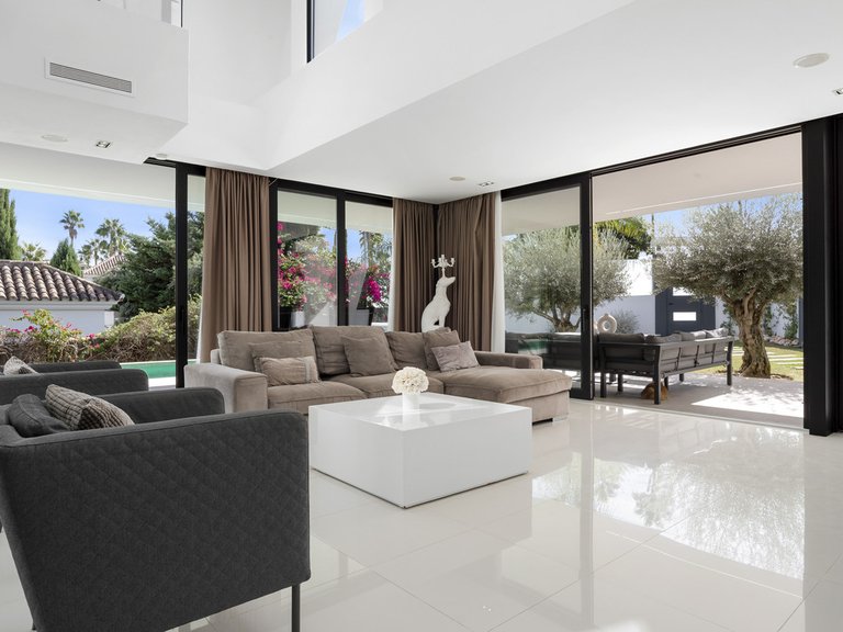 Villa for Sale in Nueva Andalucía, Malaga 5