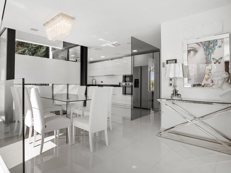 Villa for Sale in Nueva Andalucía, Malaga 9