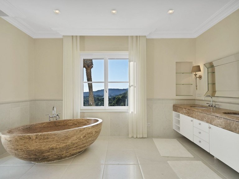 Villa for Sale in Benahavís, Malaga 16