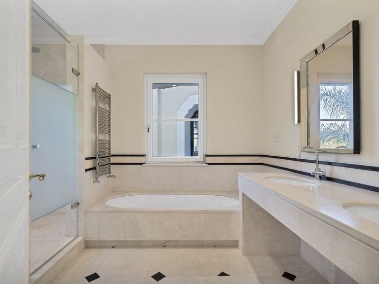 Villa for Sale in Benahavís, Malaga 24