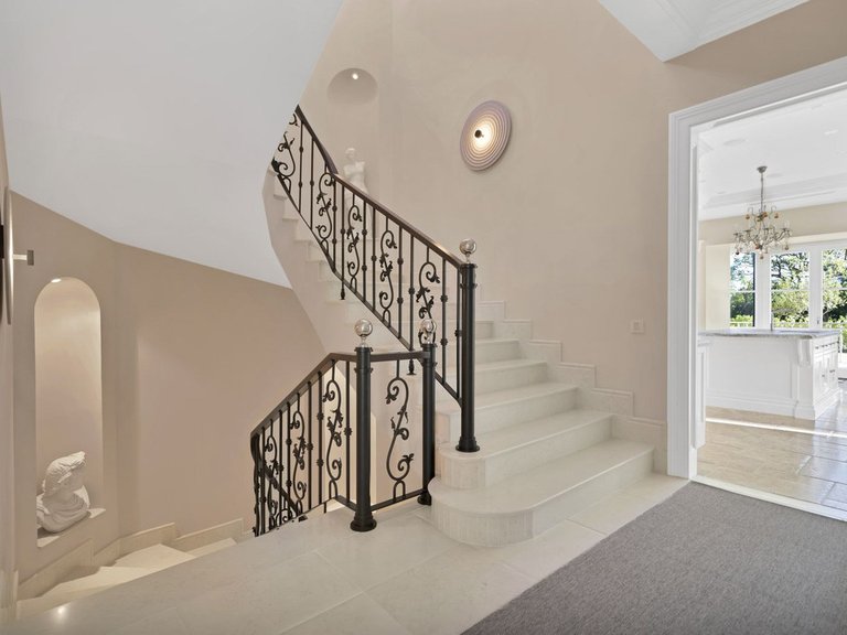 Villa for Sale in Benahavís, Malaga 28