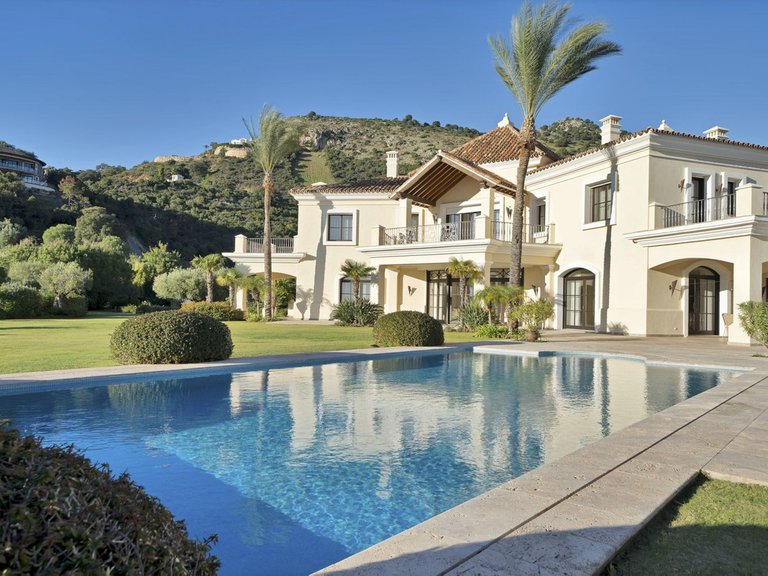 Villa for Sale in Benahavís, Malaga 32