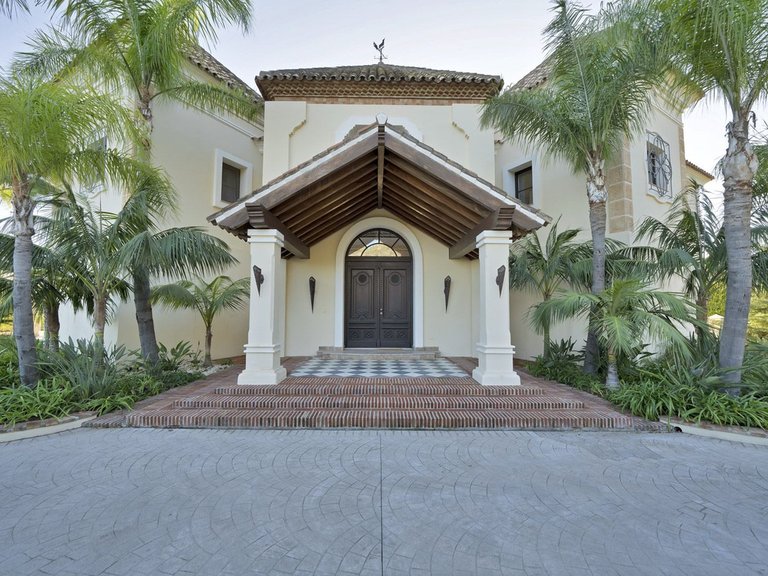 Villa for Sale in Benahavís, Malaga 35