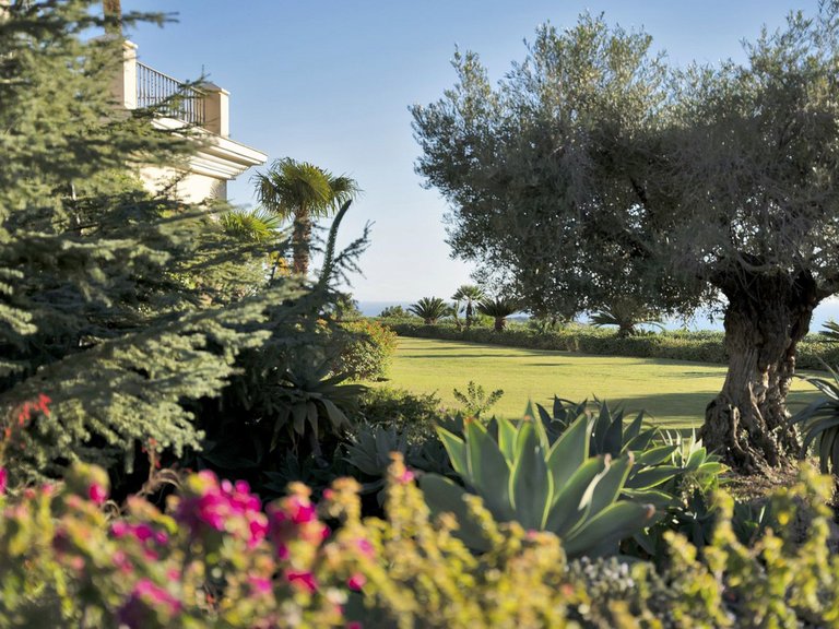 Villa for Sale in Benahavís, Malaga 38