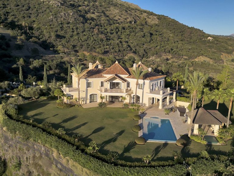 Villa for Sale in Benahavís, Malaga 41