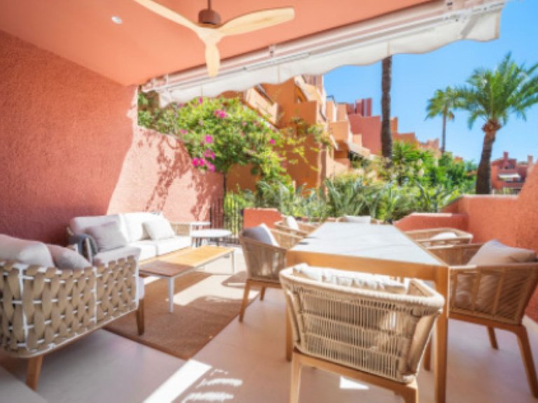 Villa for Sale in Nueva Andalucía, Malaga 1