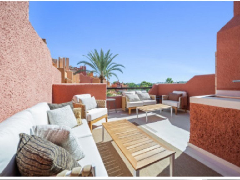 Villa for Sale in Nueva Andalucía, Malaga 10