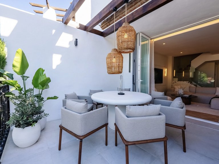 Villa for Sale in The Golden Mile, Malaga 10