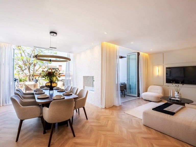 Villa for Sale in The Golden Mile, Malaga 5