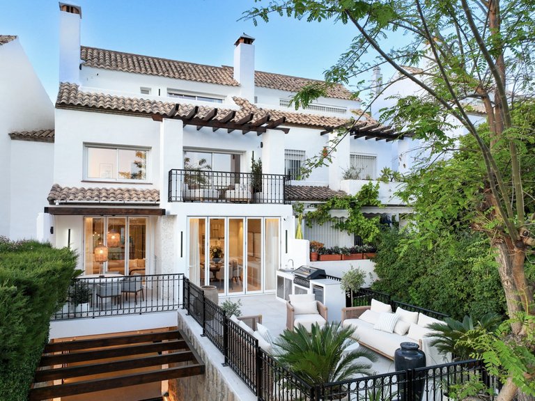 Villa for Sale in The Golden Mile, Malaga 8