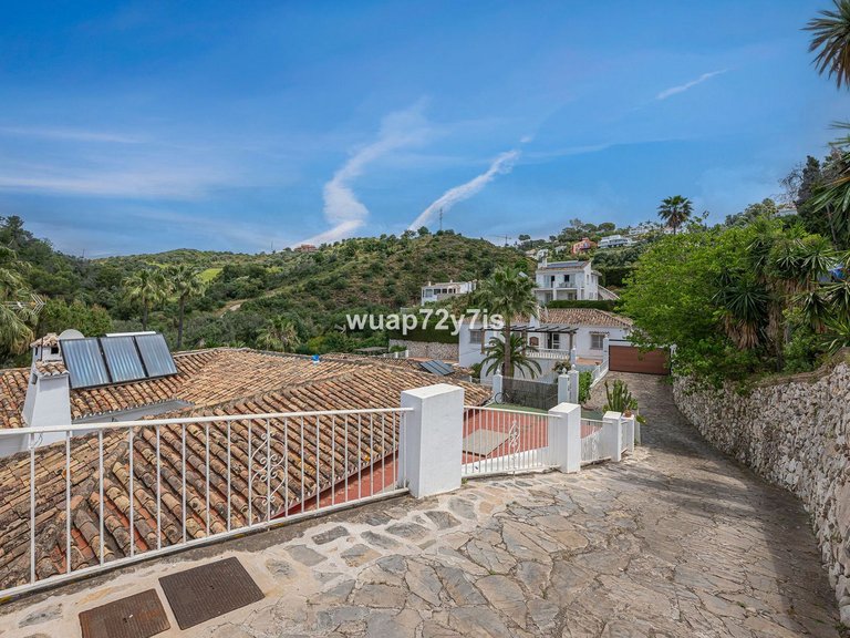 Villa for Sale in El Rosario, Malaga 1