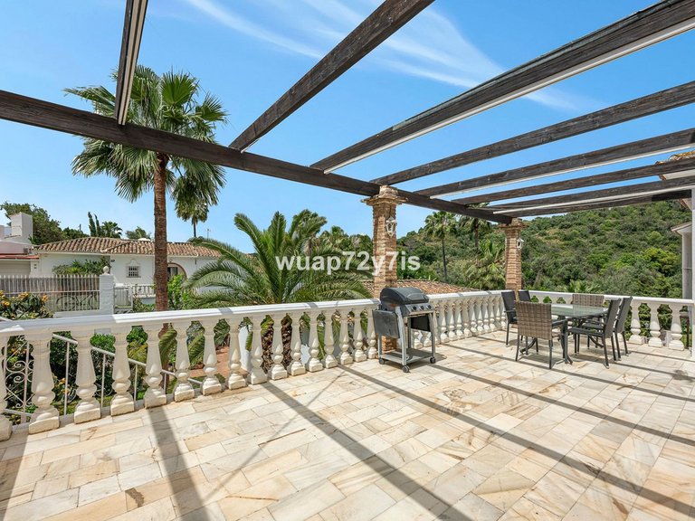 Villa for Sale in El Rosario, Malaga 13