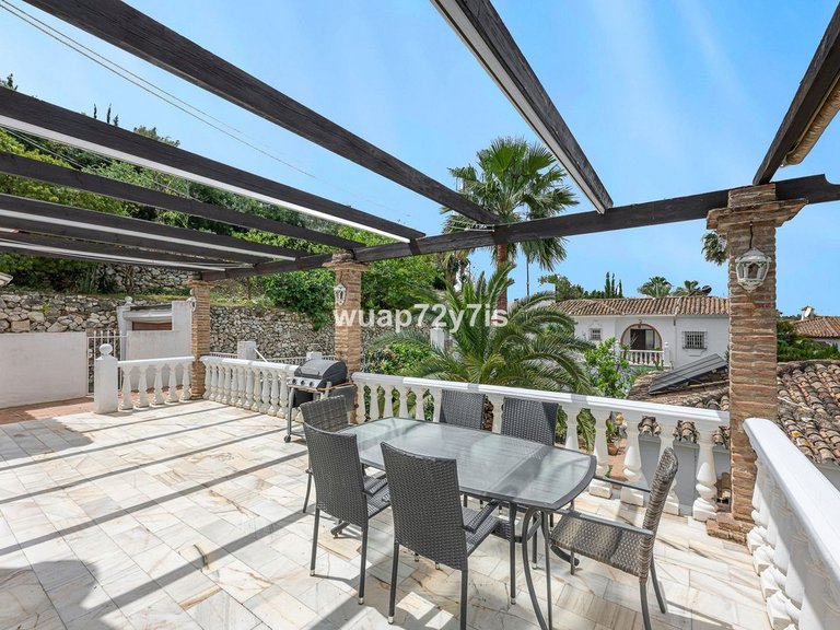 Villa for Sale in El Rosario, Malaga 19