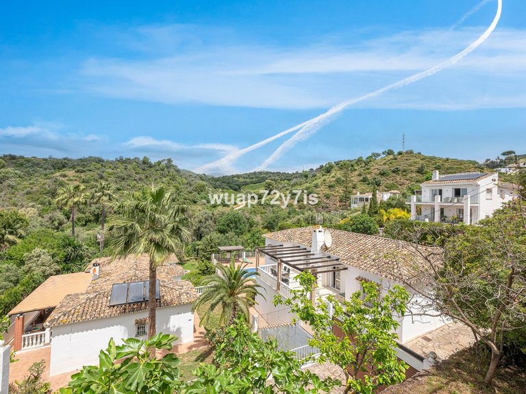 Villa for Sale in El Rosario, Malaga 2