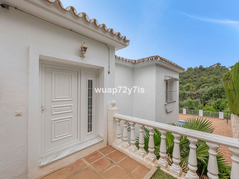 Villa for Sale in El Rosario, Malaga 27