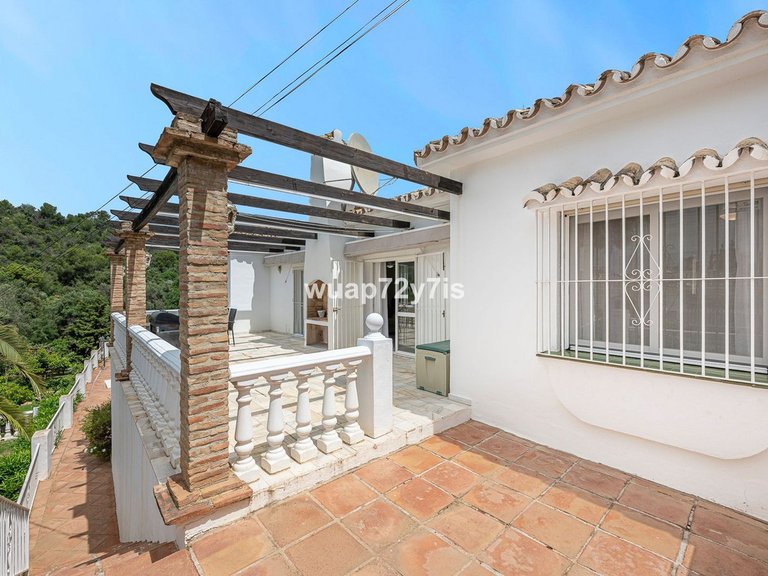 Villa for Sale in El Rosario, Malaga 28