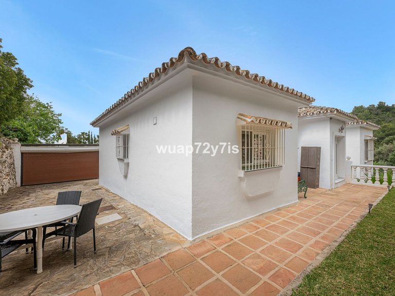 Villa for Sale in El Rosario, Malaga 31
