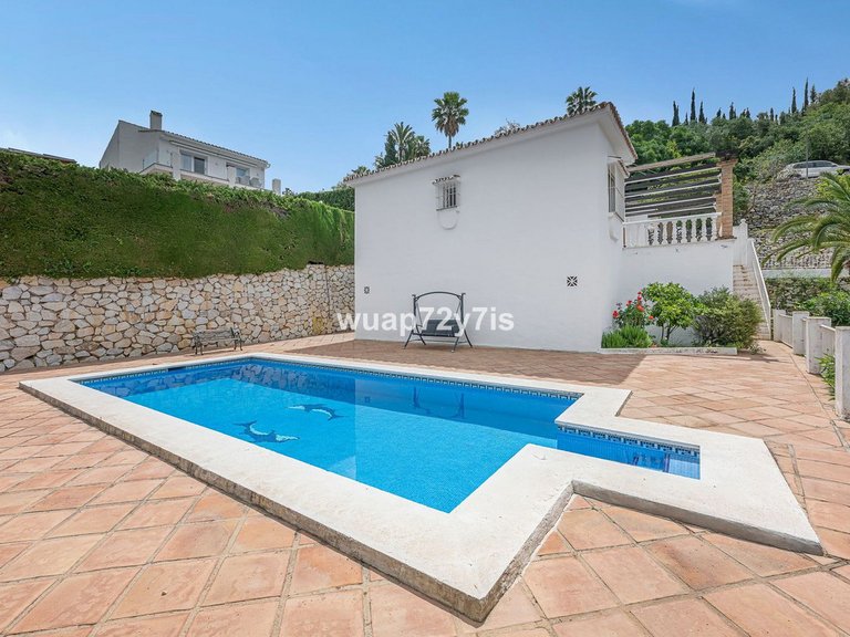 Villa for Sale in El Rosario, Malaga 33