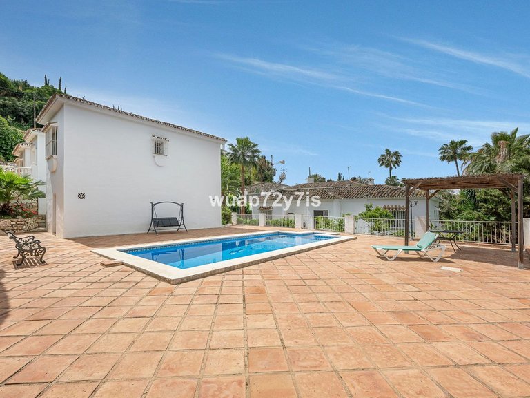 Villa for Sale in El Rosario, Malaga 34