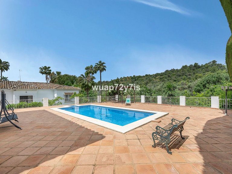 Villa for Sale in El Rosario, Malaga 35