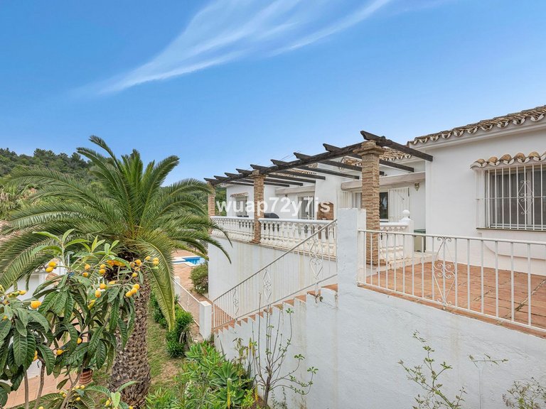 Villa for Sale in El Rosario, Malaga 36