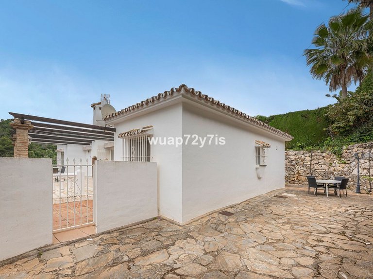Villa for Sale in El Rosario, Malaga 37