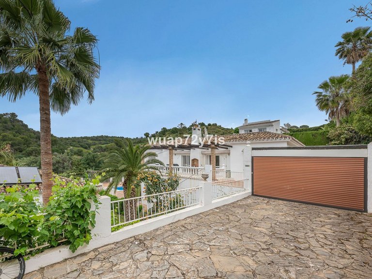 Villa for Sale in El Rosario, Malaga 39