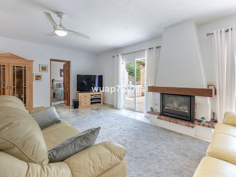 Villa for Sale in El Rosario, Malaga 4