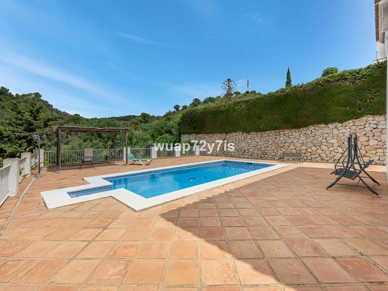Villa for Sale in El Rosario, Malaga 41