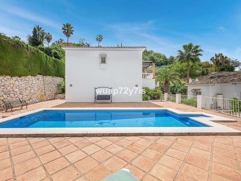 Villa for Sale in El Rosario, Malaga 42