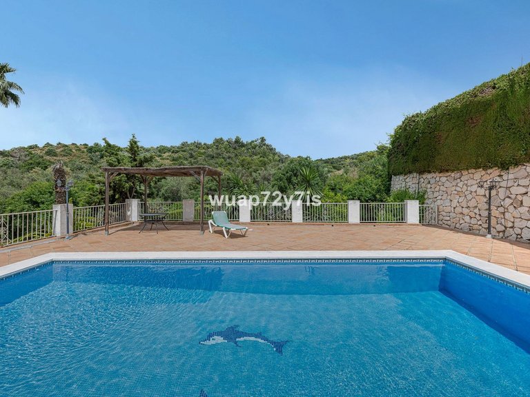 Villa for Sale in El Rosario, Malaga 43