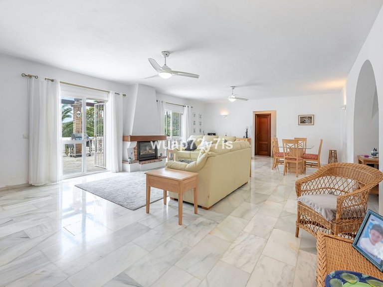 Villa for Sale in El Rosario, Malaga 5