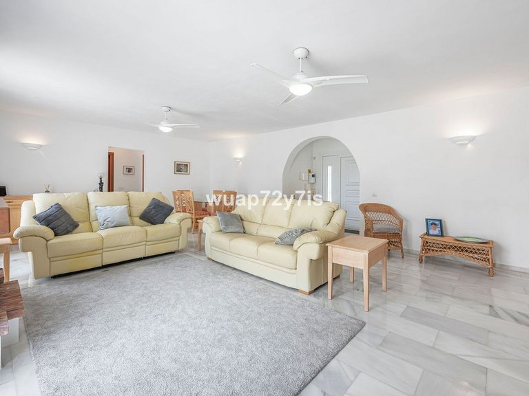 Villa for Sale in El Rosario, Malaga 8