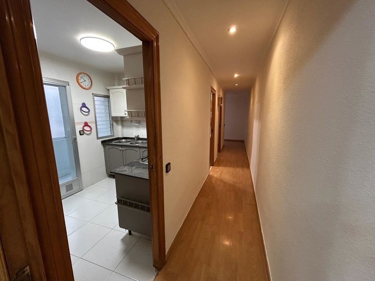 Apartment for Sale in Alicante, Alicante 11