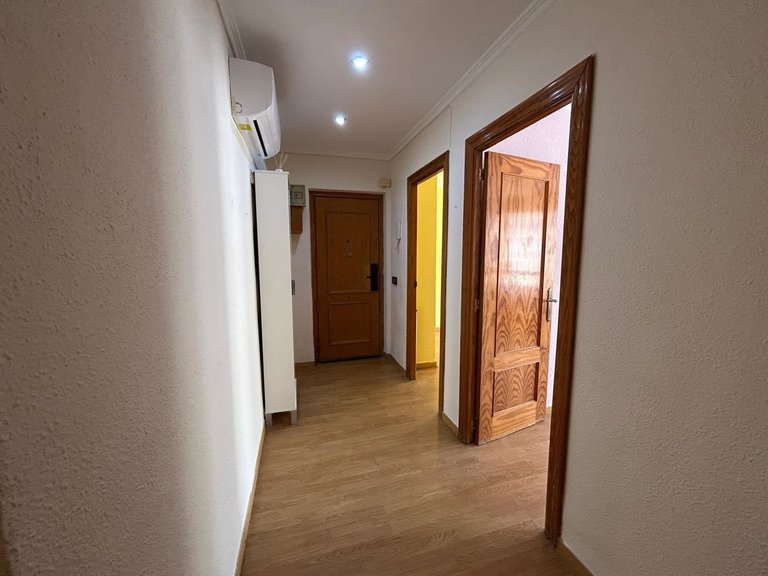 Apartment for Sale in Alicante, Alicante 17