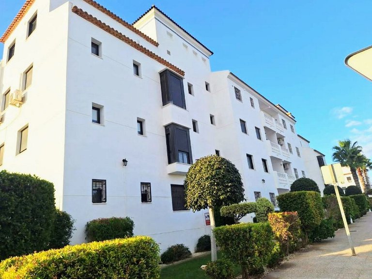 Apartment for Sale in Villamartin, Alicante 38