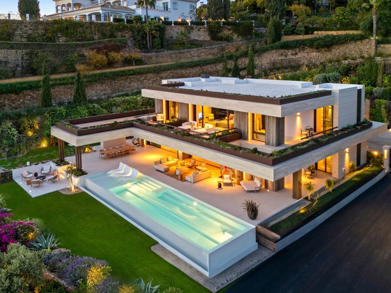Villa for Sale in Costa del Sol Benahavís, Malaga 1
