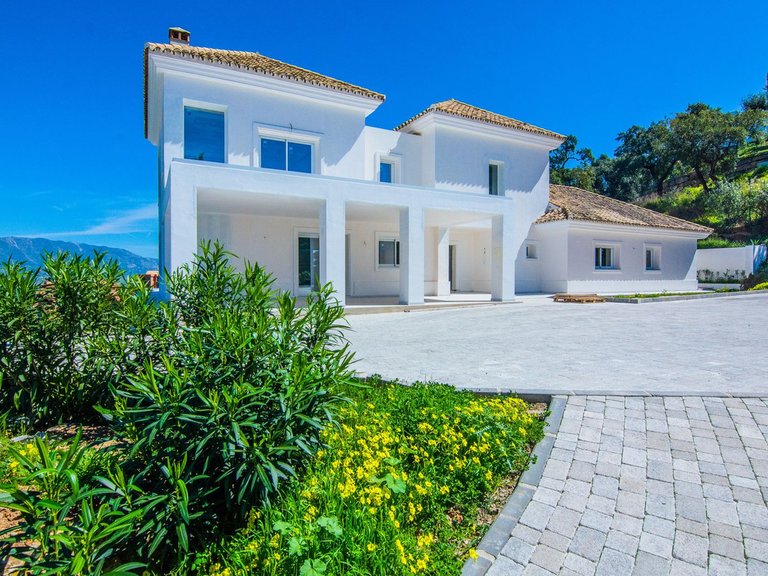 Villa for Sale in Inland La Mairena, Malaga 5