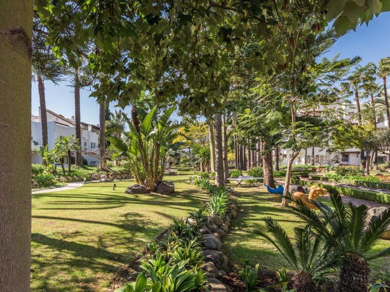 Apartment for Sale in Puerto Banús, Malaga 16