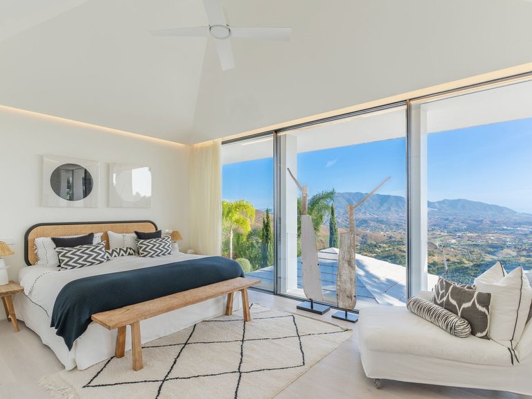 Villa for Sale in Elviria, Malaga 24