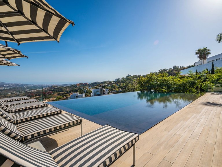 Villa for Sale in Elviria, Malaga 37