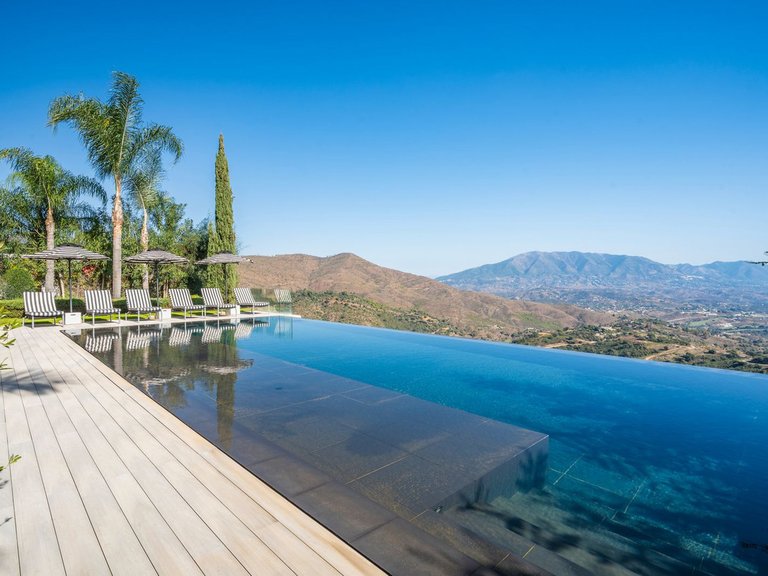 Villa for Sale in Elviria, Malaga 38